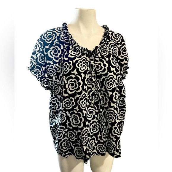Old Navy Black and White Floral Blouse, puff shirt sleeve, flowy bottom, Sz XXL - Picture 2 of 9